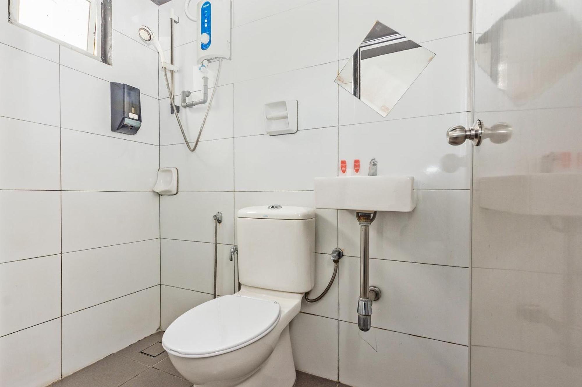 Super Oyo 44032 Zzz Hotel Malacca Екстер'єр фото